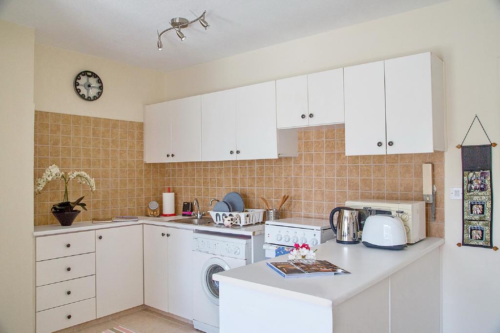 Love Nest Apartment Paphos Kamer foto