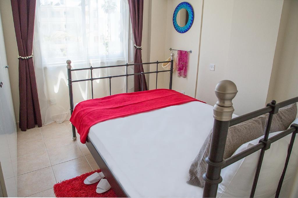 Love Nest Apartment Paphos Kamer foto