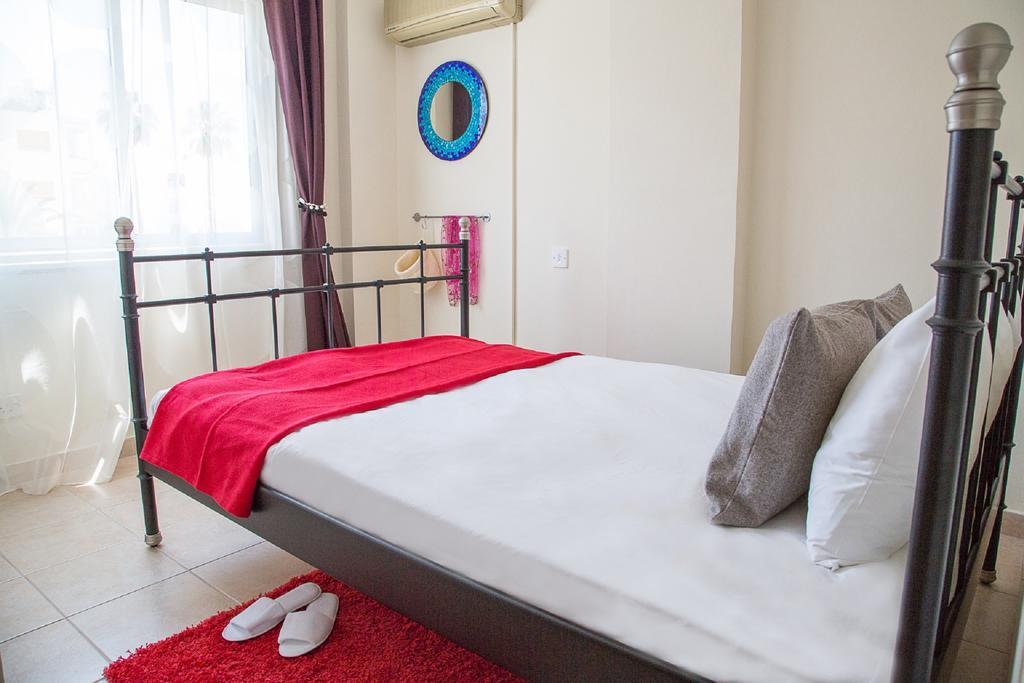 Love Nest Apartment Paphos Kamer foto