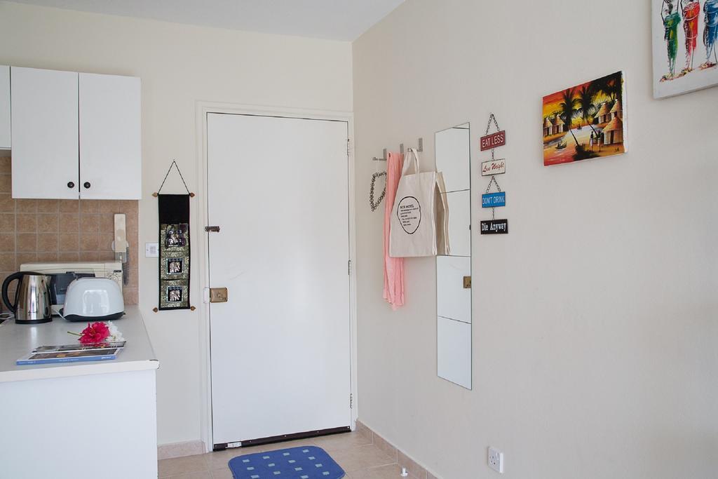 Love Nest Apartment Paphos Kamer foto