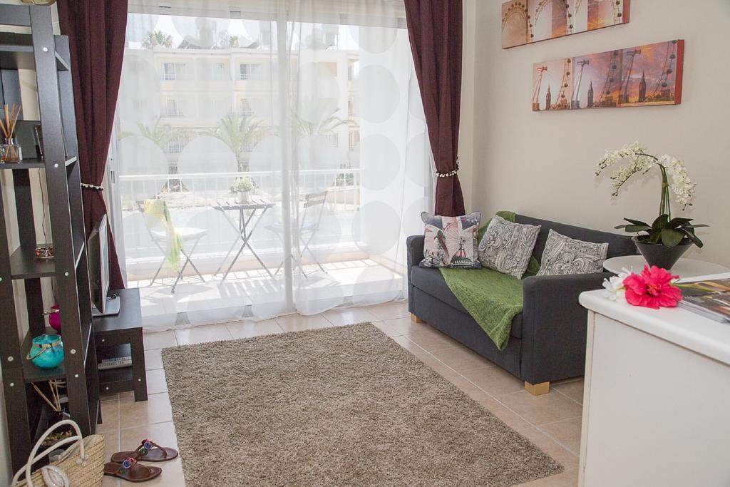 Love Nest Apartment Paphos Kamer foto