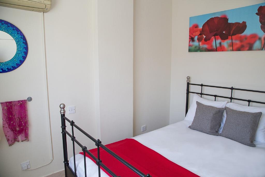 Love Nest Apartment Paphos Kamer foto